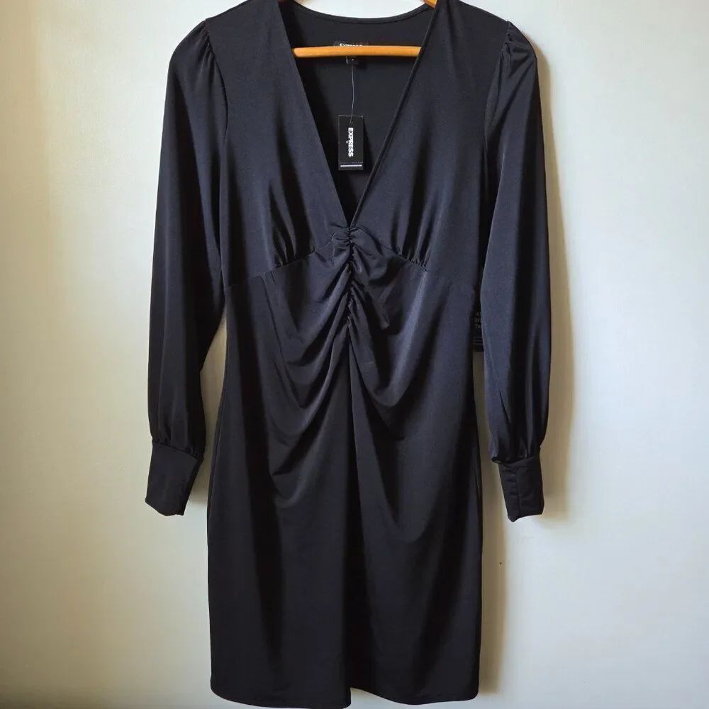 NWT EXPRESS BLACK DEEP V NECK LONGSLEEVES SHORT DRESS LBD SIZE SMALL